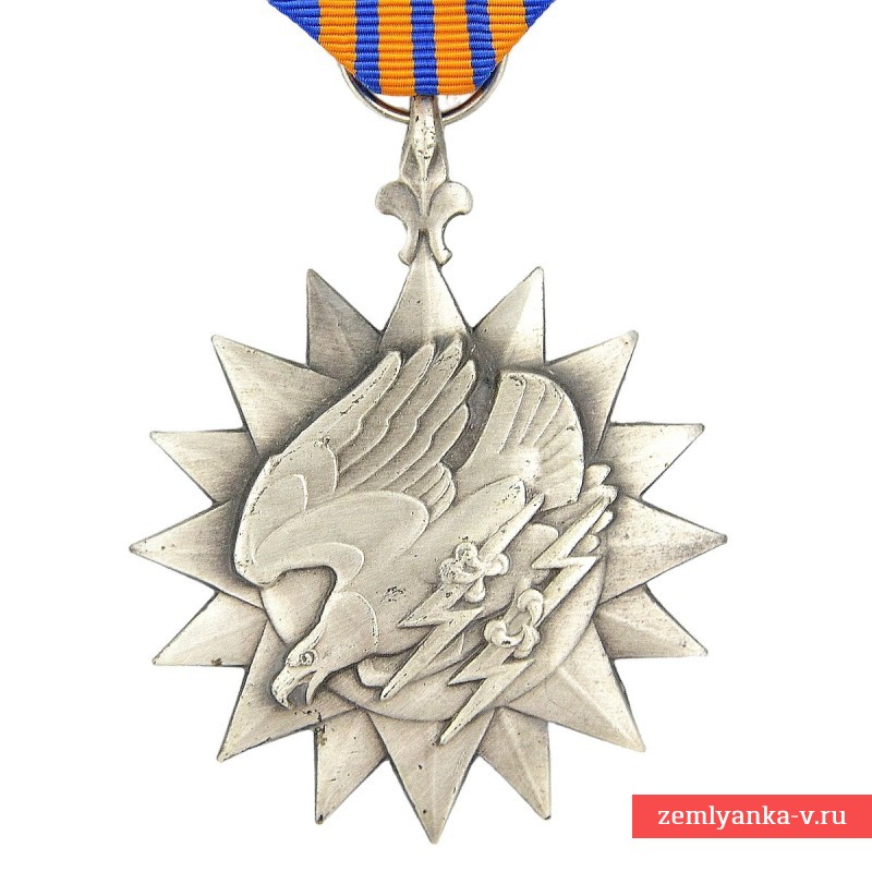 Медаль ВВС США образца 1942 года, т.н. «воздушная медаль», для награждения гражданских специалистов