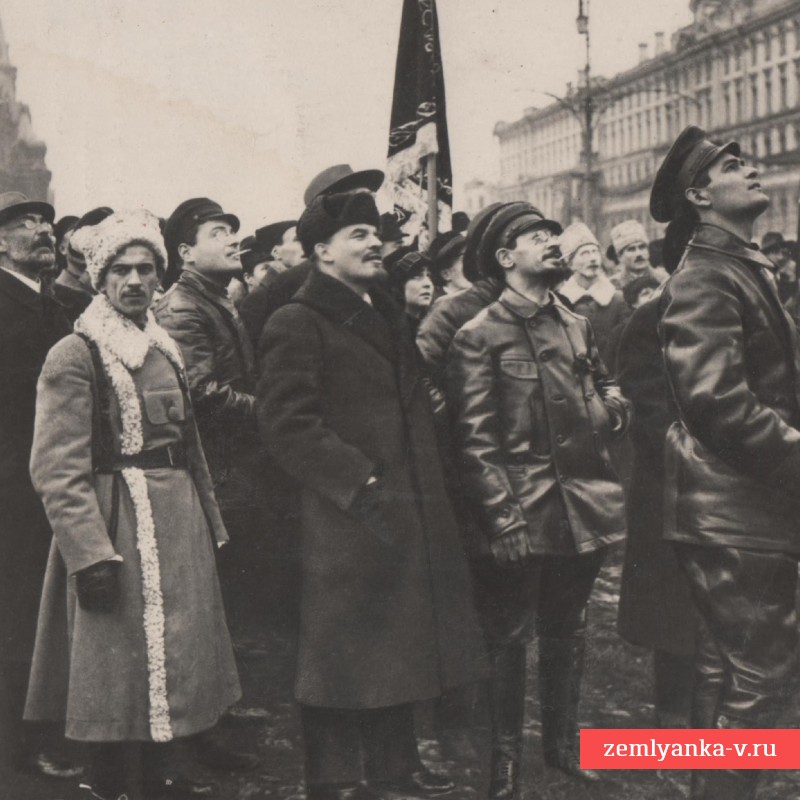 Фото В. Ленина на открытии памятника К. Марксу и Ф. Энгельсу