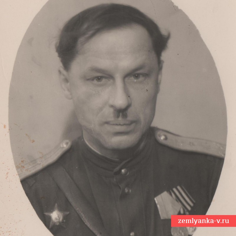 Фото капитана медицинской или военно-юридической службы ВВС РККА, 1943 г.