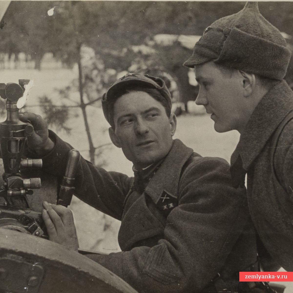 Фото ТАСС «Наводчики орудия Н-ской части Московского военного округа», 1939 г.