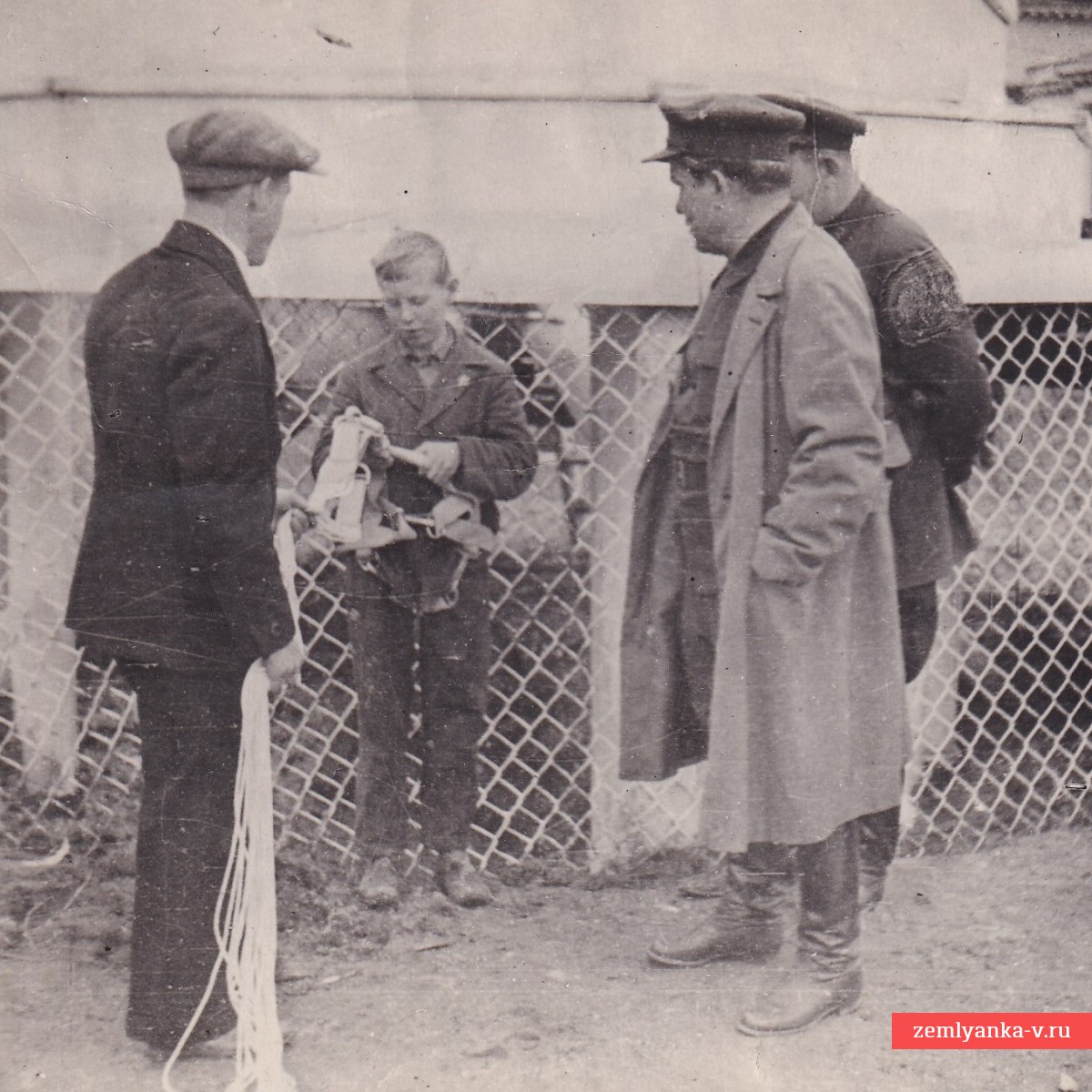 Фото «С.М. Киров и юный парашютист»