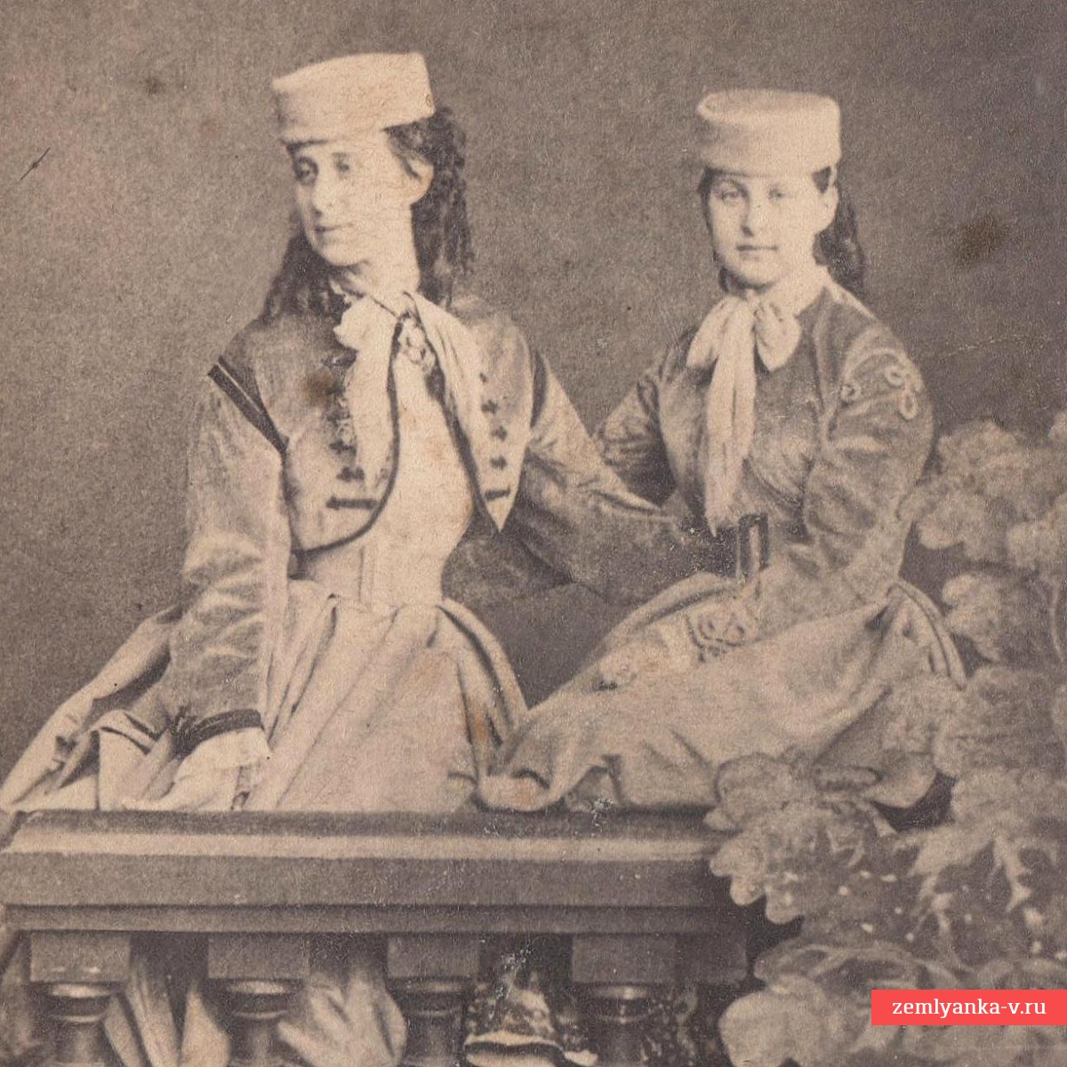 Фото Великой княгини Александры Иосифовны с дочерью, княжной Ольгой Константиновной