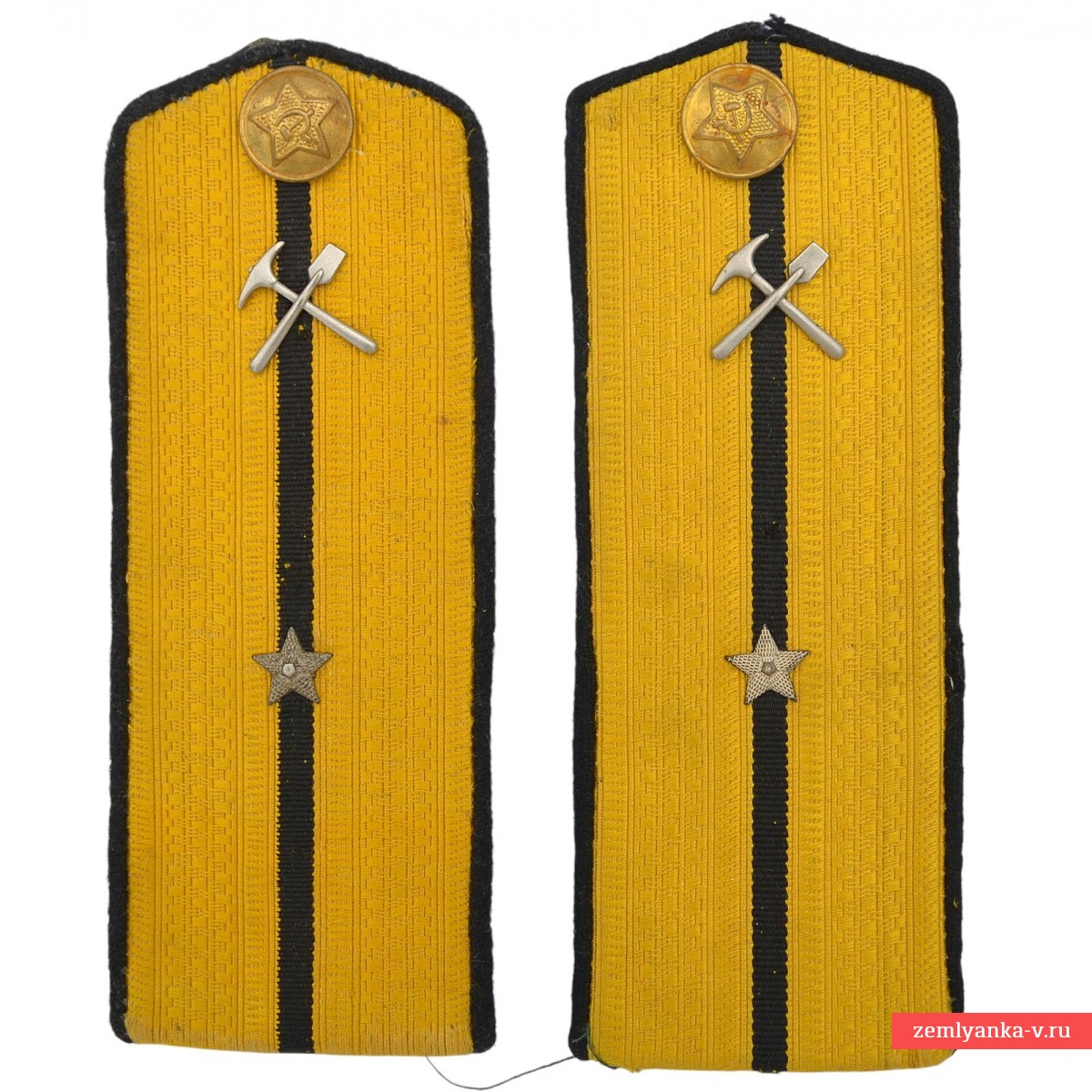 Погоны повседневные мл. лейтенанта саперных частей РККА обр. 1943 года