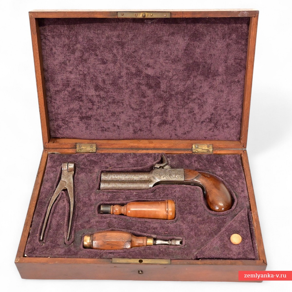 Капсюльный двуствольный пистолет типа «терцероль» в футляре с принадлежностями