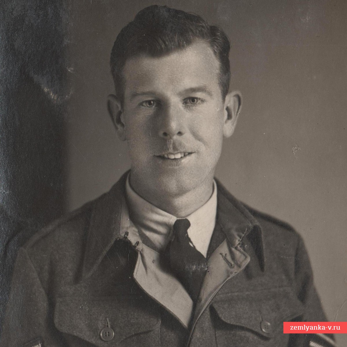 Портретное фото британского летчика периода Второй Мировой войны