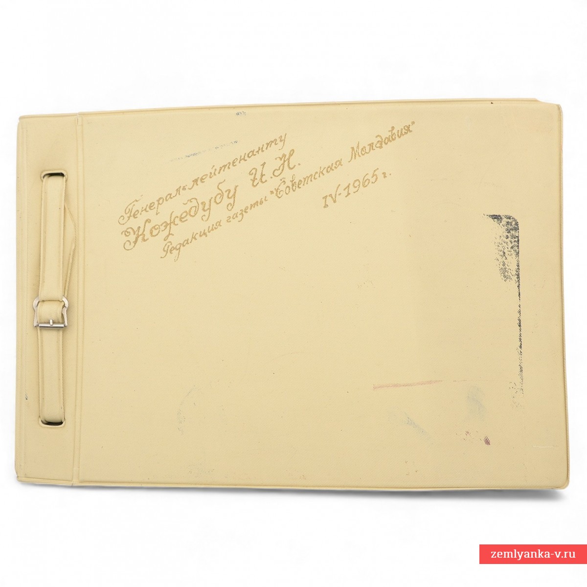 Памятный фотоальбом И.Н. Кожедубу от газеты «Советская Молдавия»