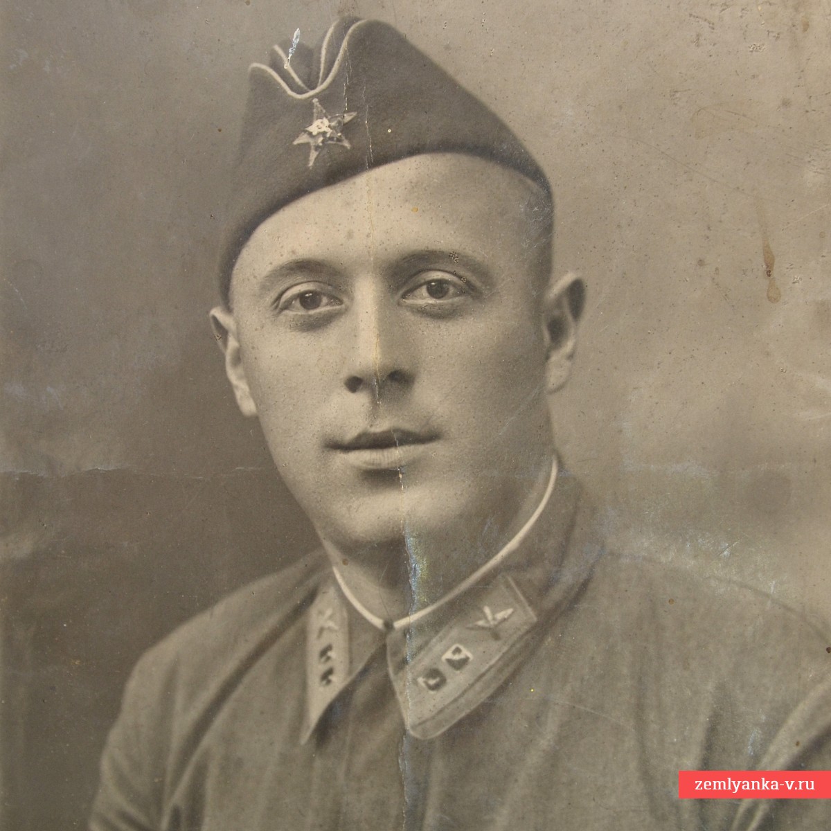 Фото лейтенанта ВВС РККА в пилотке с редкой звездой
