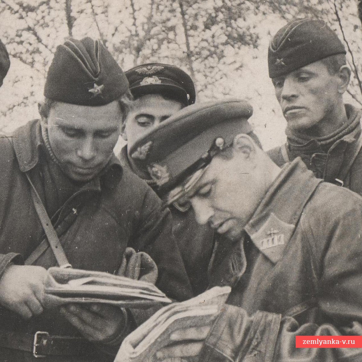 Фото Героя Советского союза полковника ВВС РККА Гетьмана С.Г. с сослуживцами