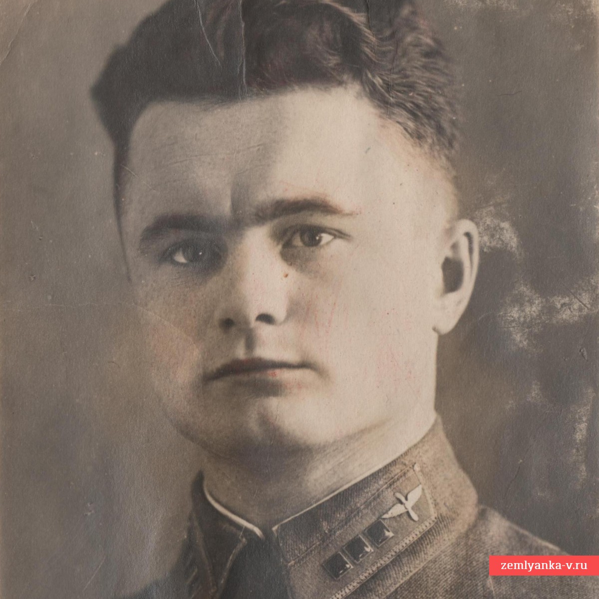 Фото ст. лейтенанта ВВС РККА со знаком летнаба и штурмана обр. 1938 года