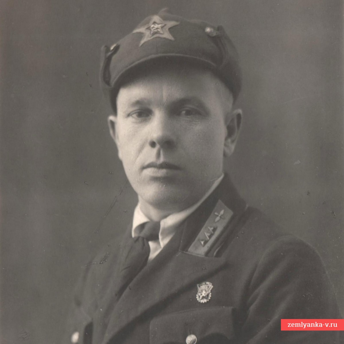 Фото старшего сержанта ВВС РККА в темно-синем френче обр. 1935 г., 1939 г.