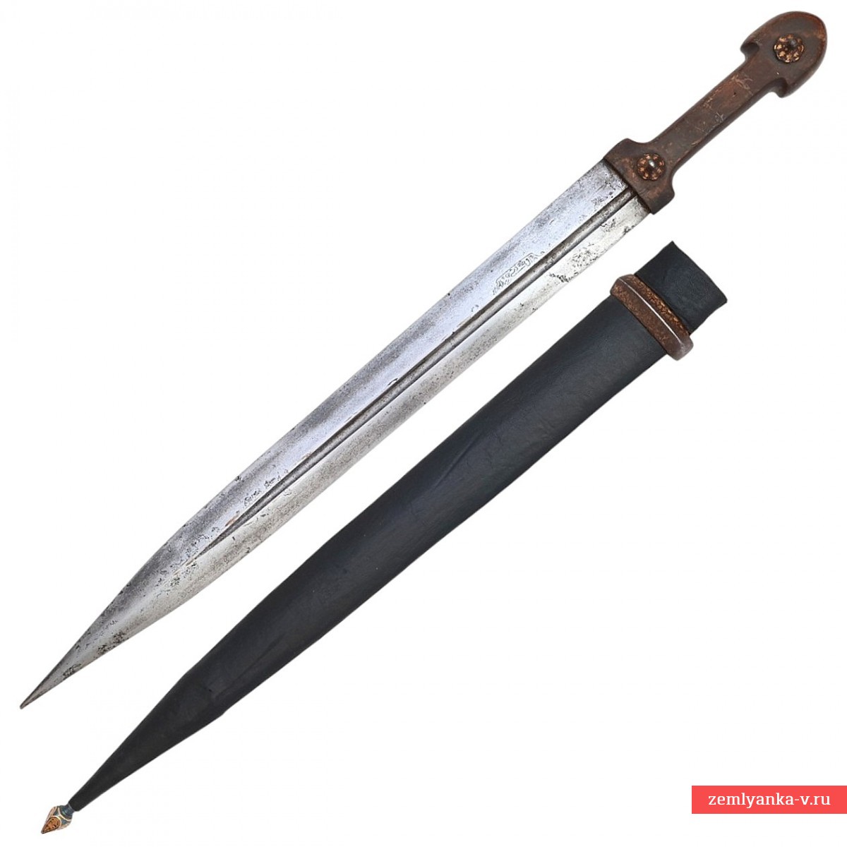 Массивный кинжал-кама кавказский, украшенный таушировкой золотом