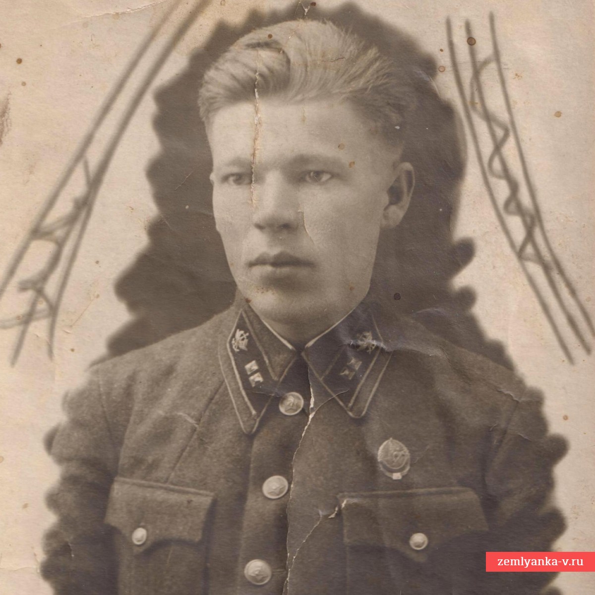 Фото лейтенанта ВОСО со знаком «Отличник РККА»