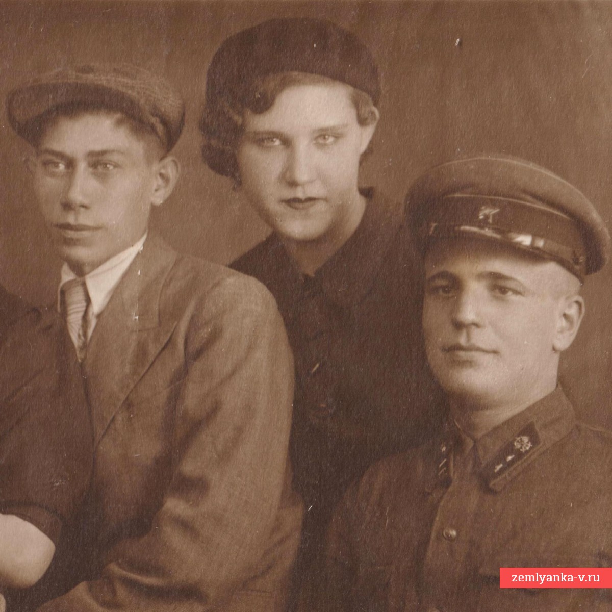 Фото лейтенанта ВОСО с друзьями