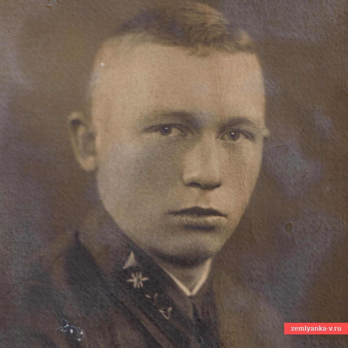 Фото сержанта связи РККА с петлицами образца 1940 года