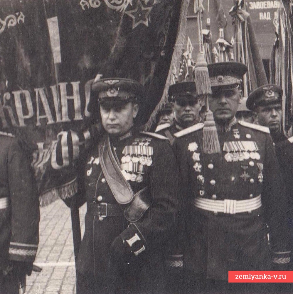 Фото трижды Героя Советского союза А.И. Покрышкина на Параде Победы