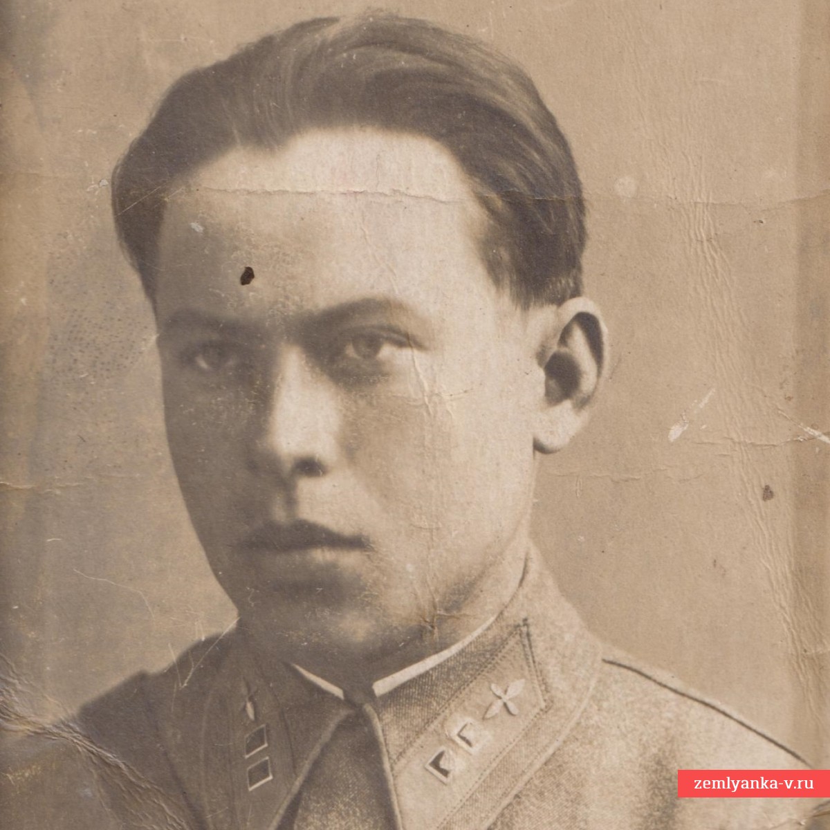 Фото лейтенанта ВВС РККА со знаком об окончании летного училища образца 1938 года