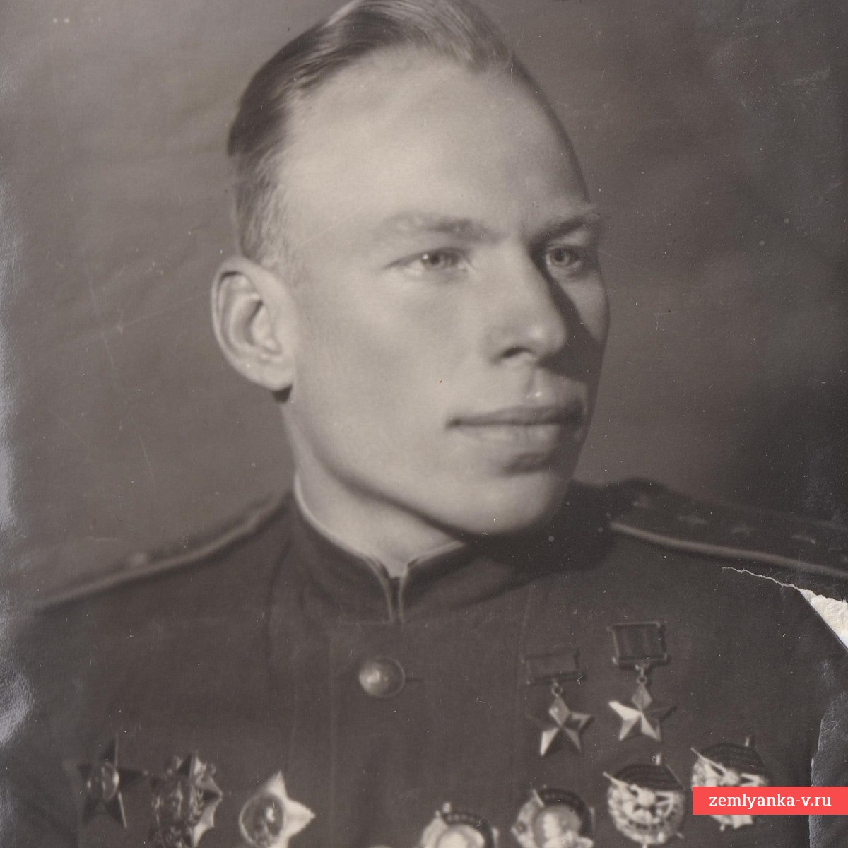 Фото дважды Героя Советского союза капитана А.В. Алелюхина