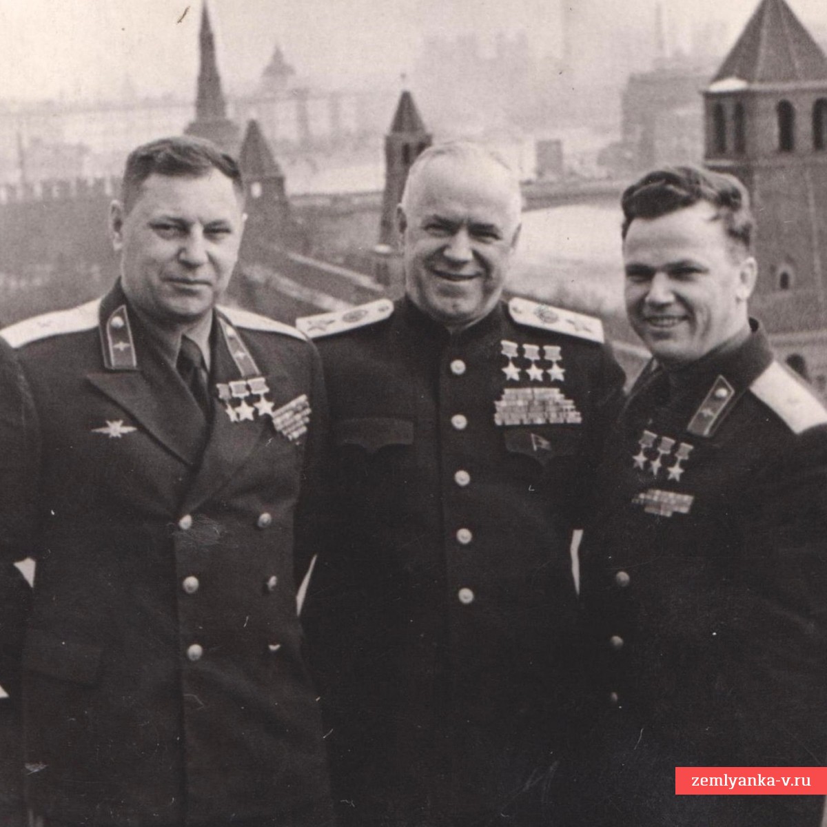 Фото трижды Героев СССР: маршала Г.К. Жукова и летчиков-асов И.Н. Кожедуба и А.И. Покрышкина