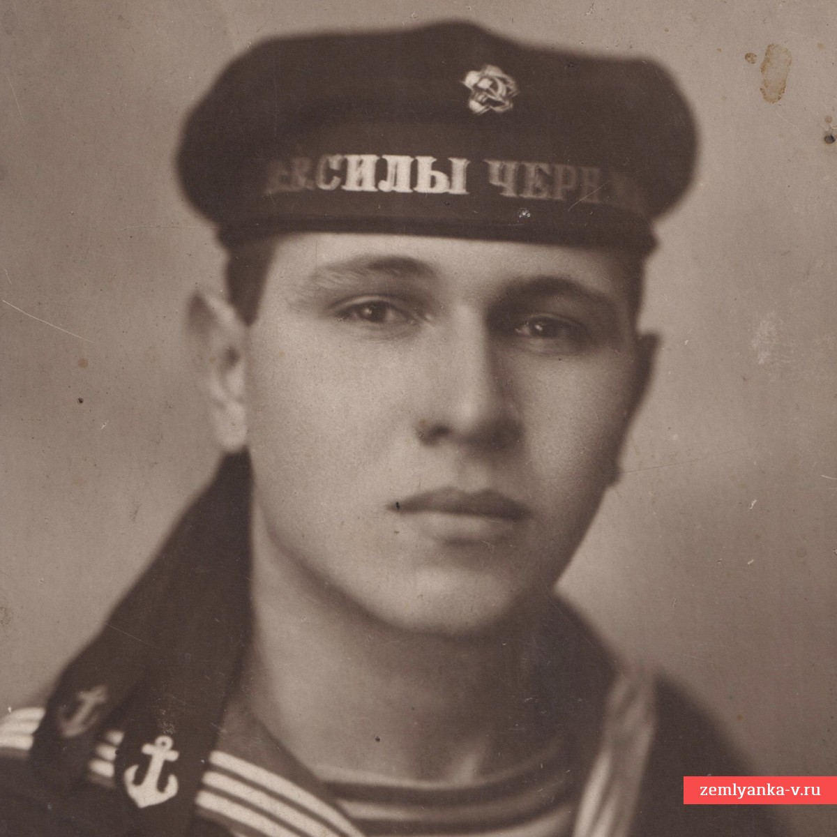Фото матроса Военно-воздушных сил Черноморского флота, с редкой кокардой