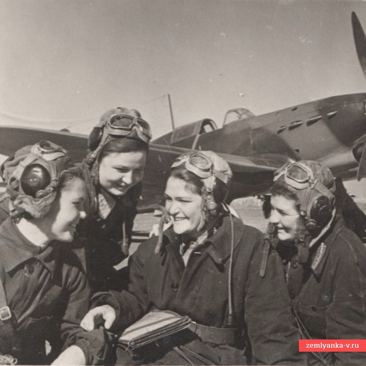 Фото летчиц РККА В.Д. Хомяковой, Г.П. Бурдиной, Т.У. Памятных и В.М. Лисицыной