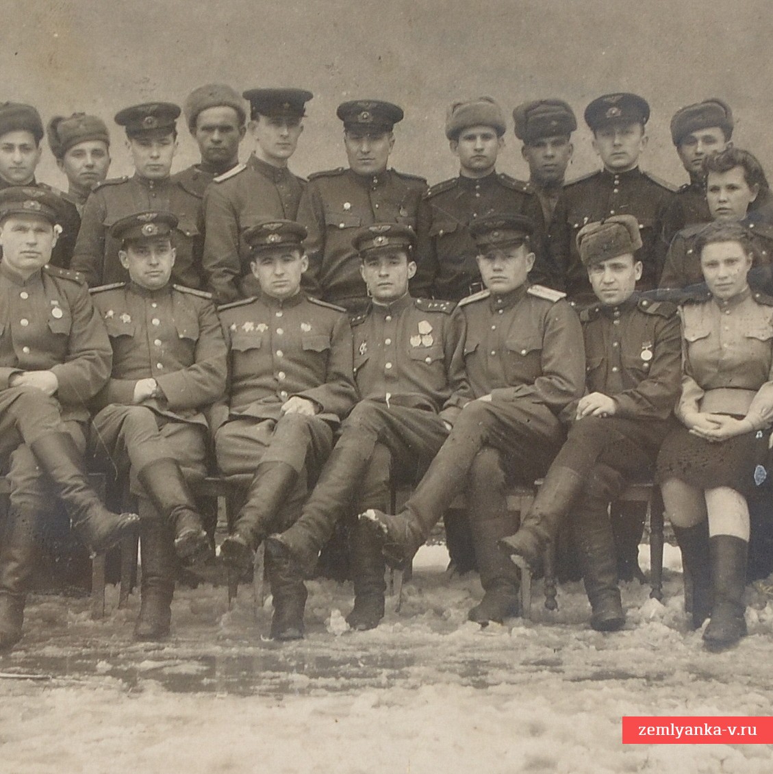Фото офицеров и солдат ВВС РККА, 1945 г.
