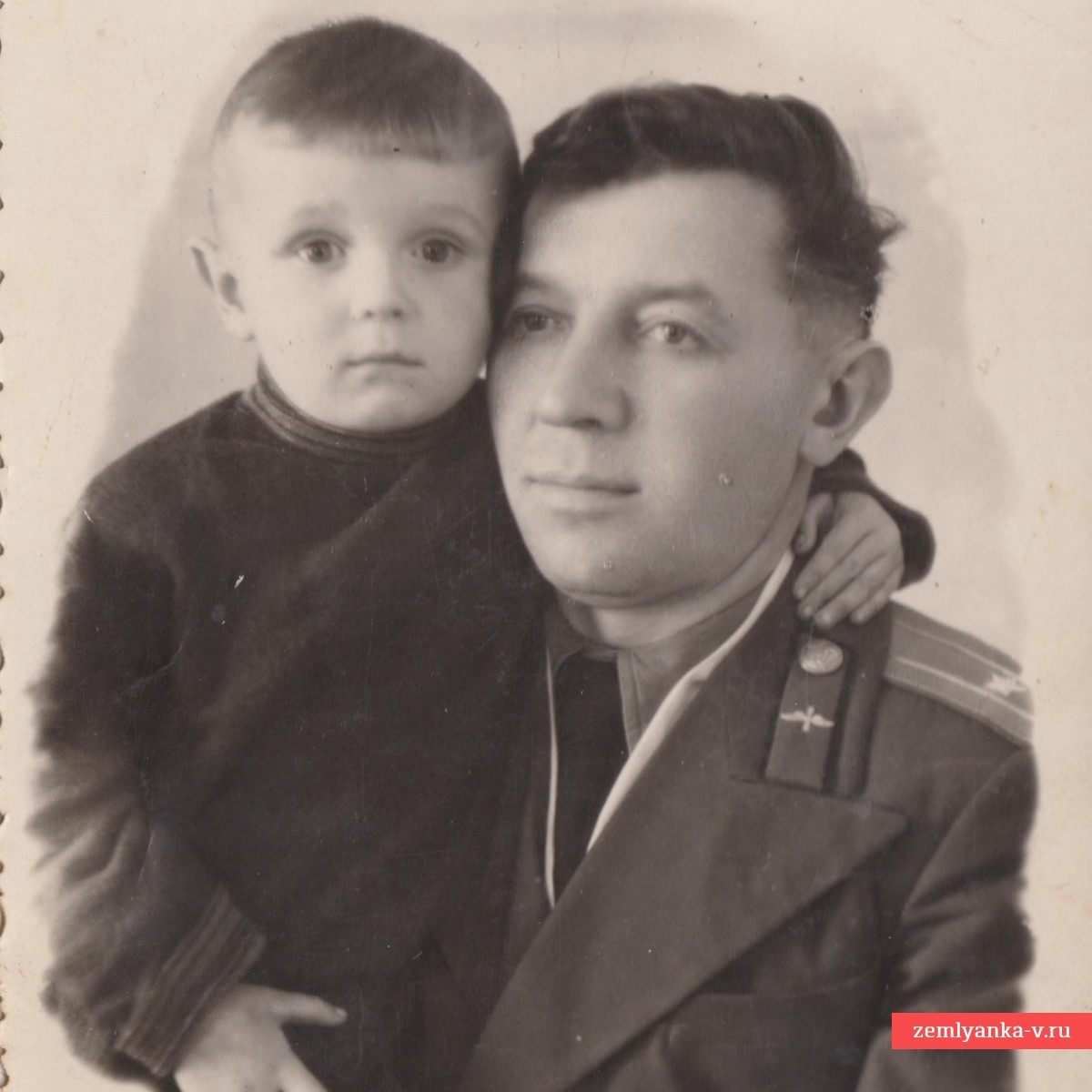 Фото майора ВВС с сыном, 1950 г.