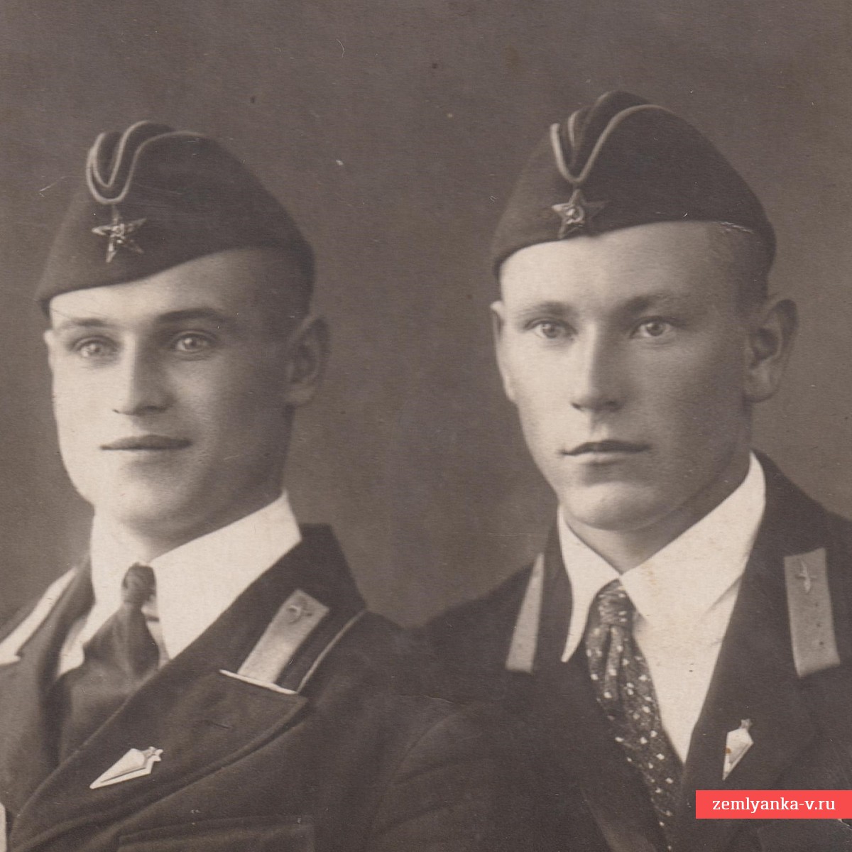 Фото курсантов ВВС РККА в френчах обр. 1935 года