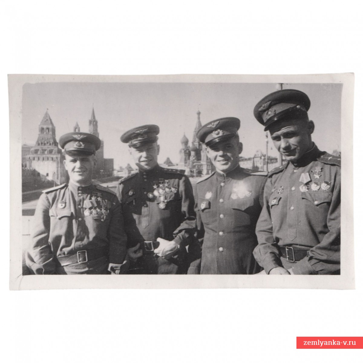 Фото Героев Советского союза: А. Покрышкина, И. Гуляева, Г. Речкалова и А. Труда 