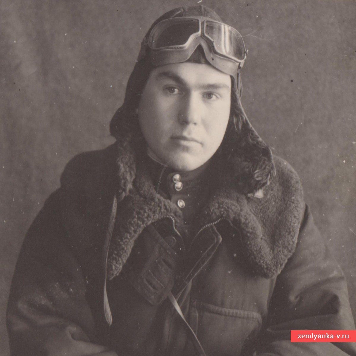 Фото летчика РККА в полетном обмундировании