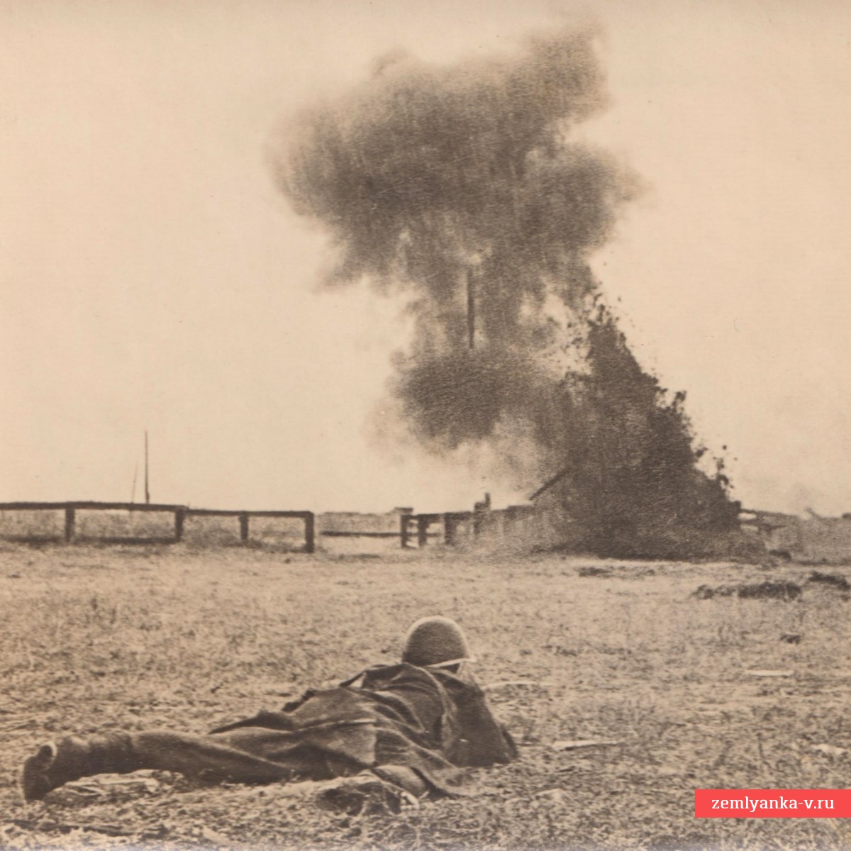 Фото подрыва здания штурмовой группой  РККА