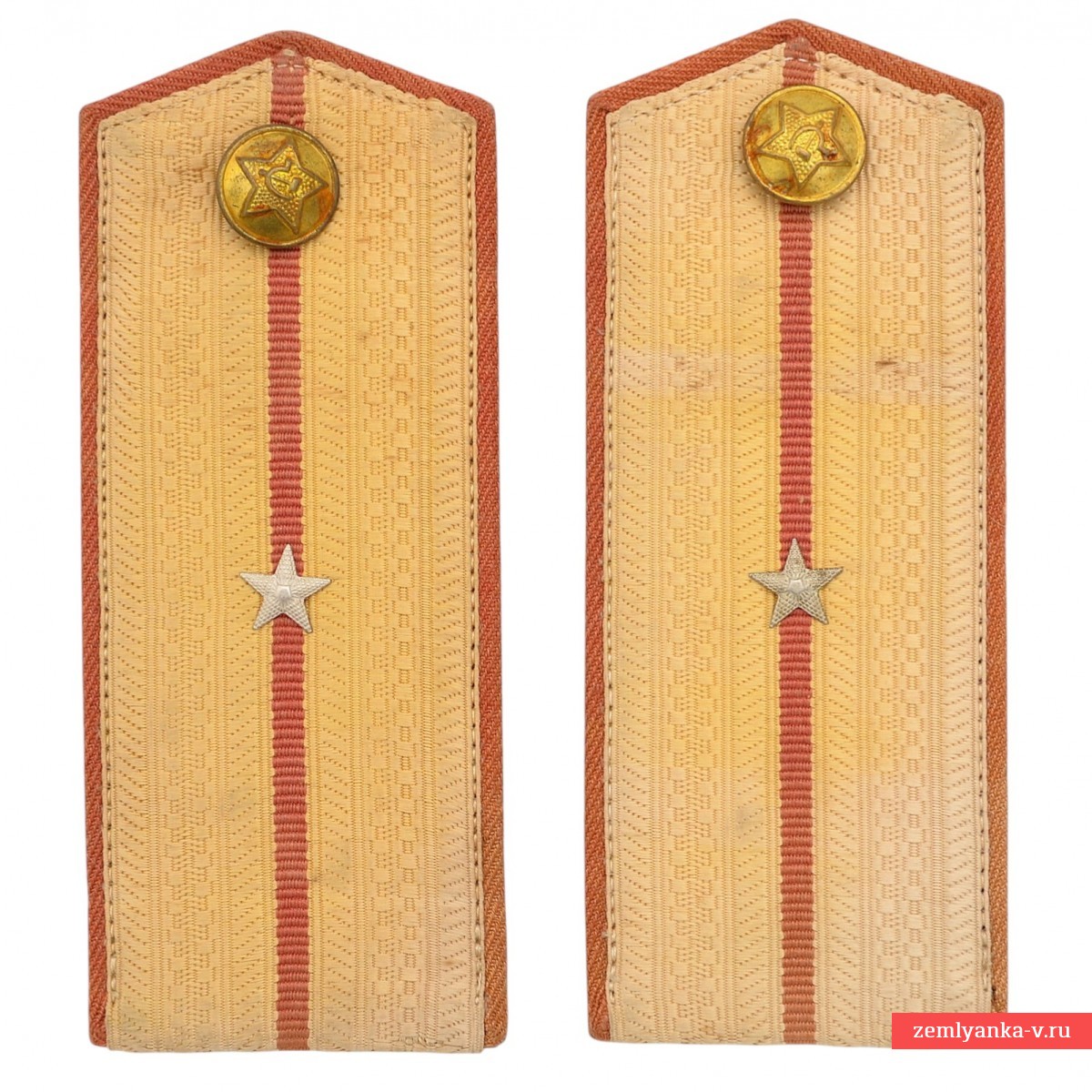 Погоны мл. лейтенанта артиллерии или танковых войск, 1945 г.