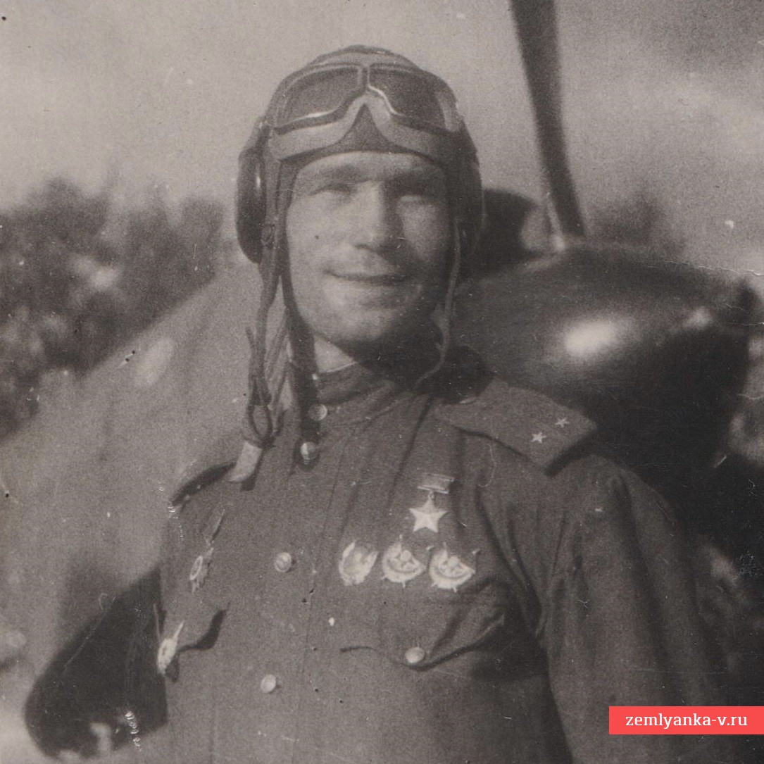 Фото лейтенанта ВВС РККА КА. Новикова –Героя Советского союза, 1943 г.