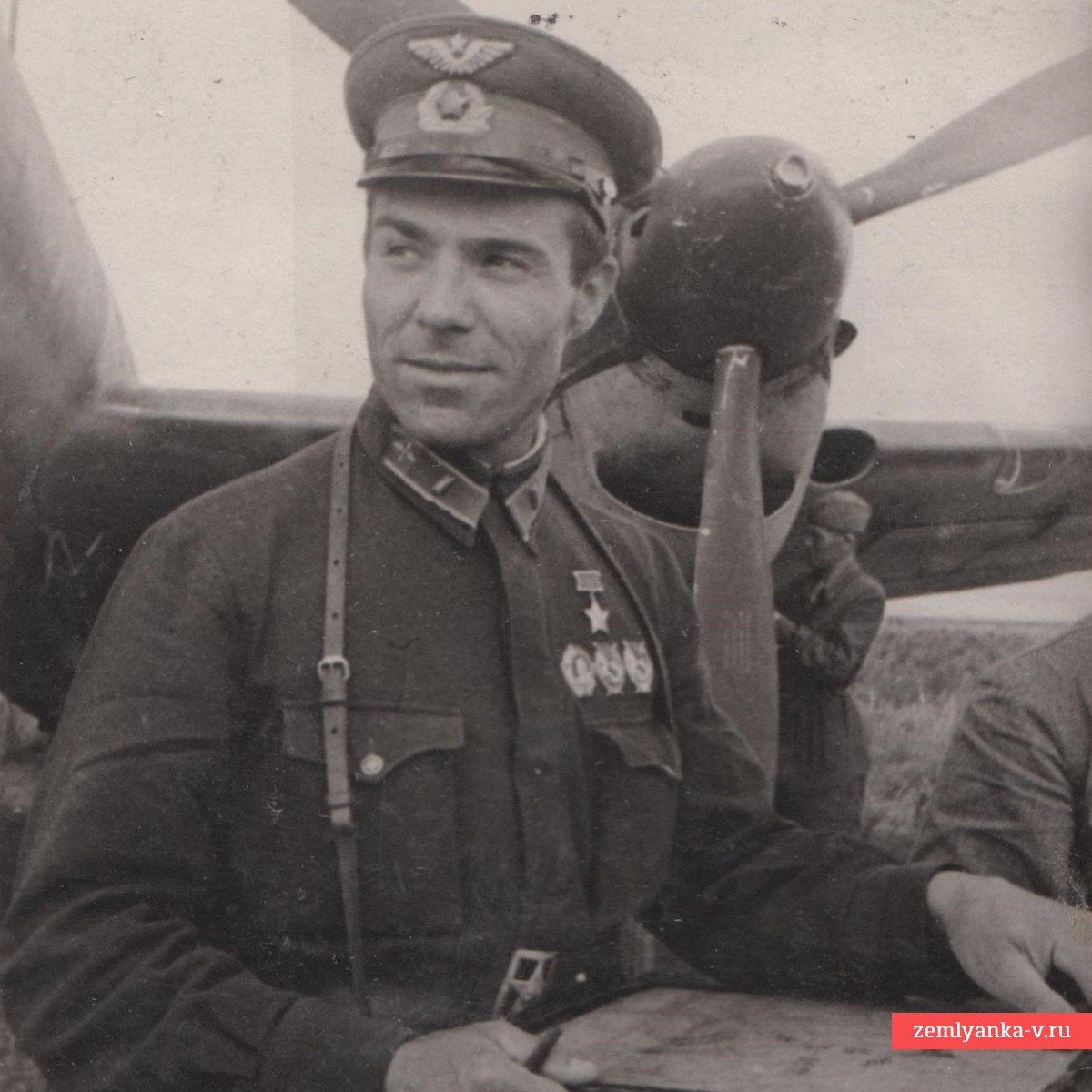 Фото капитана ВВС РККА КА.Ф.К. Фака  – Героя Советского союза, 1943 г.