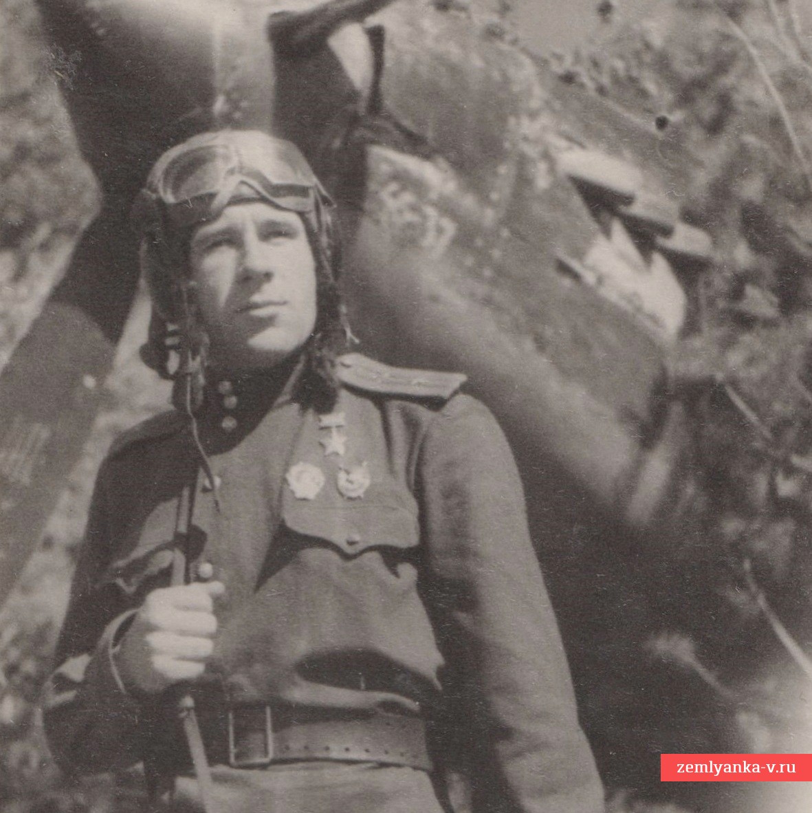 Фото майора ВВС РККА КА.П.Ф. Сыченко  – Героя Советского союза, 1943 г.