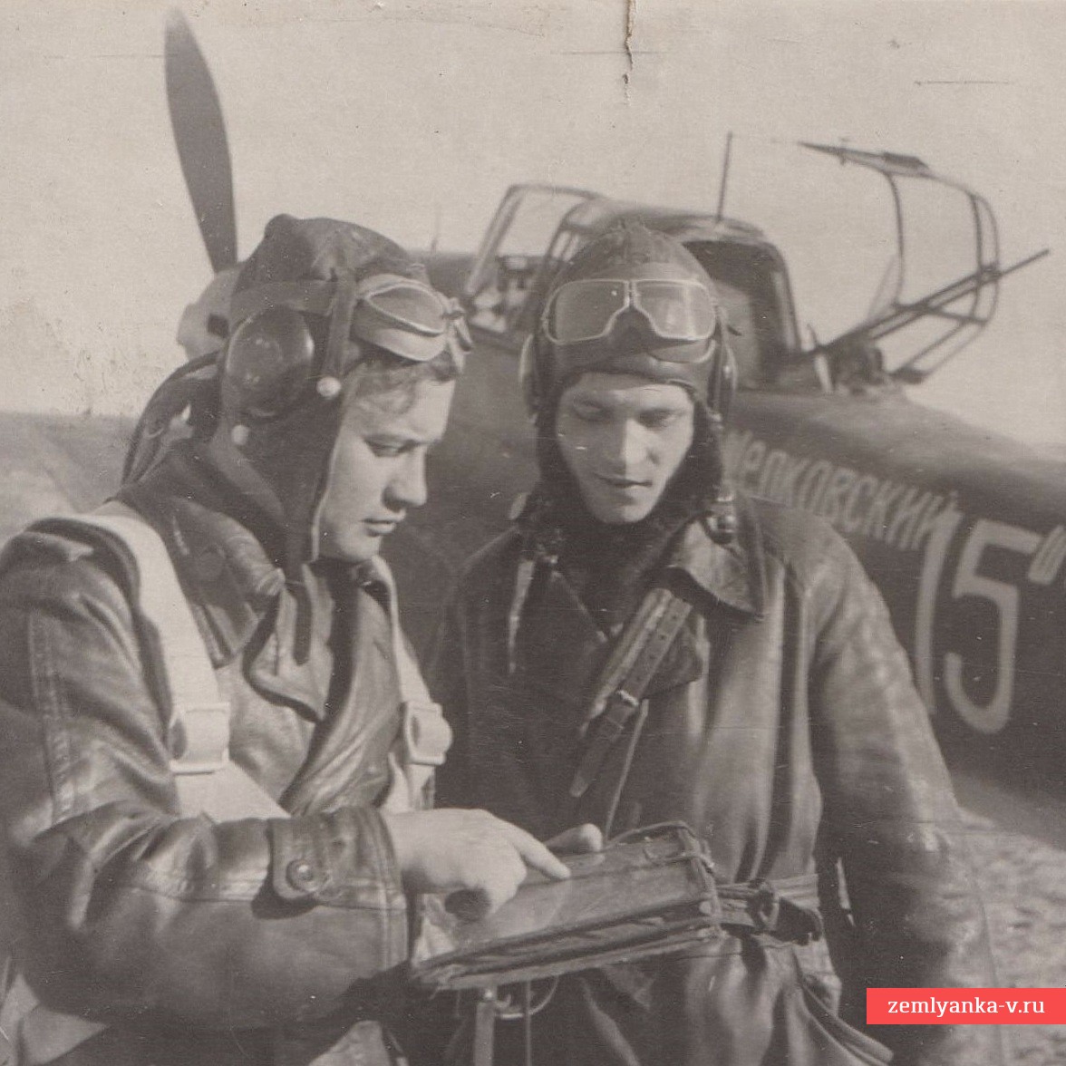 Фото Героев Советского союза П. Свитенко и Г. Мельникова