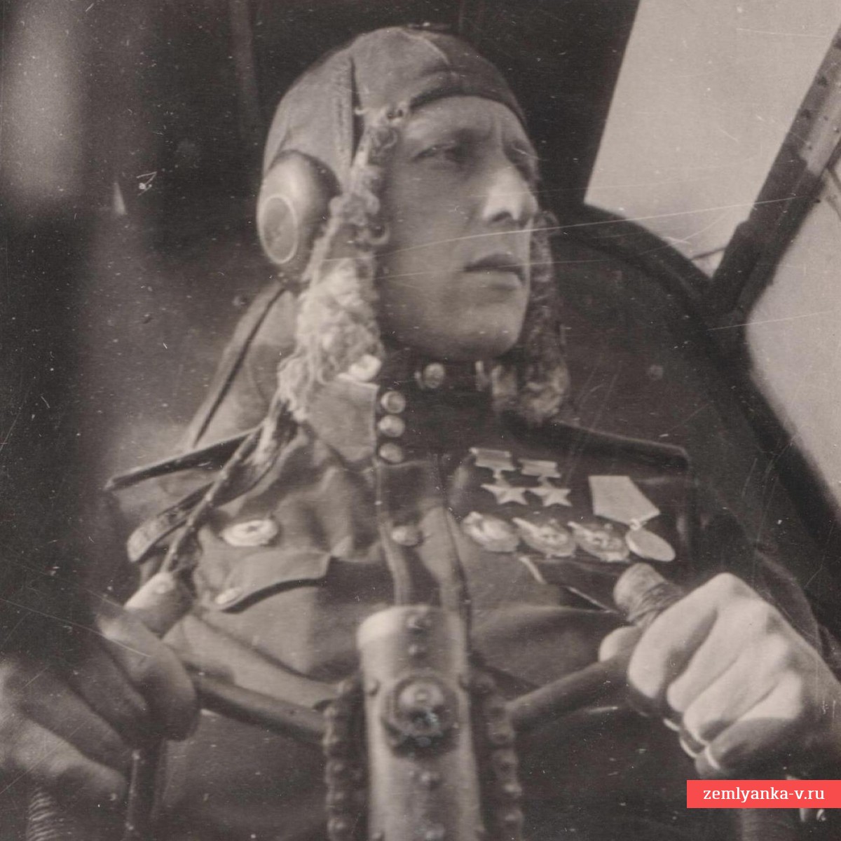 Фото капитана ВВС РККА В.Н. Осипова – дважды Героя Советского союза