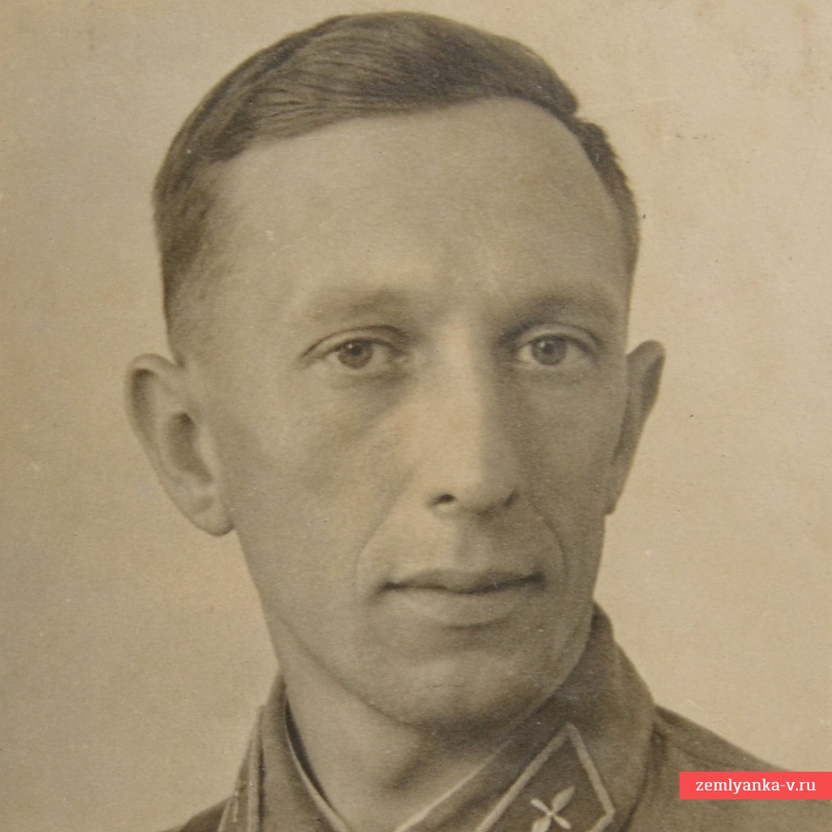 Раннее фото ст. лейтенанта ВВС РККА В.Н. Осипова –  Героя Советского союза