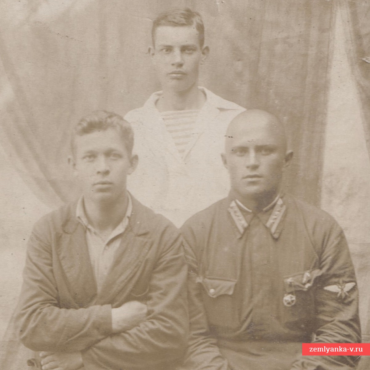 Фото ст. сержанта ВВС РККА с товарищами