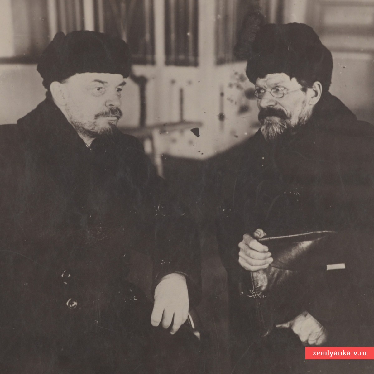 Большеформатное фото В. Ленина и М. Калинина