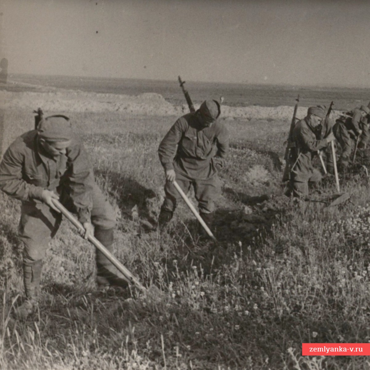 Фото ТАСС «Бойцы готовятся к бою», 1941 г.