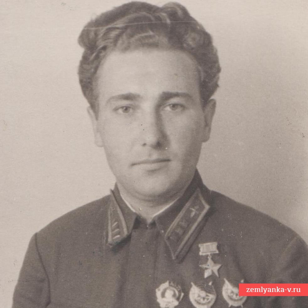 Фото Героя Советского союза, трижды совершившего воздушный таран, А.С. Хлобыстова