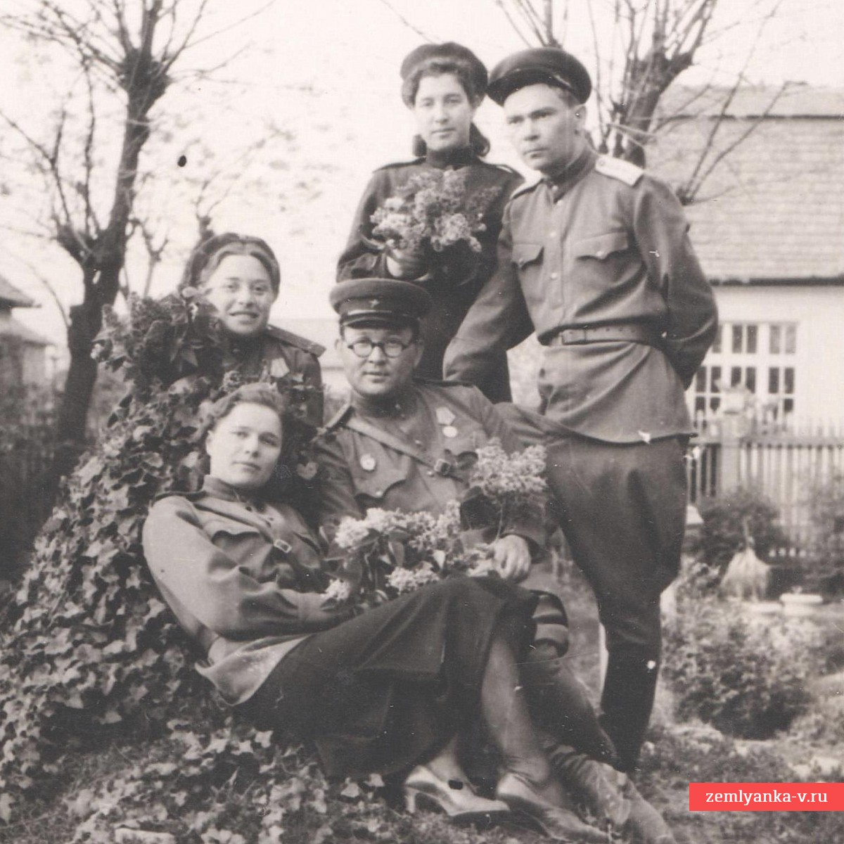 Фото ст. лейтенанта медицинской службы РККА Добровольской А.Н., с сослуживцами