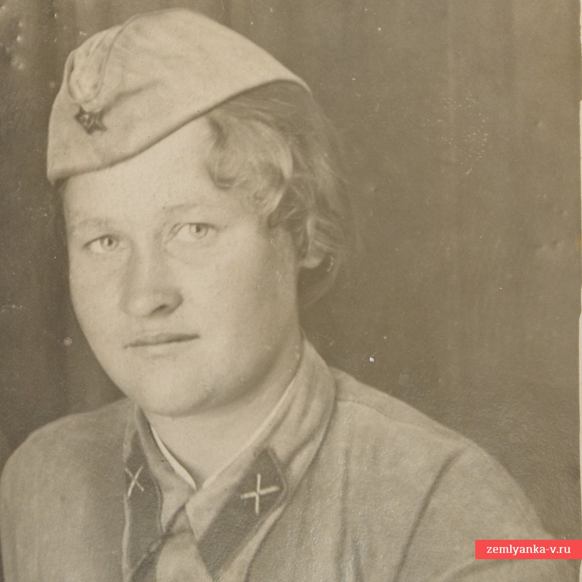 Фото девушки – зенитчицы РККА, 1942 г.